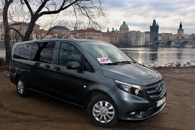 PRAGUE AIRPORT - CITY TRANSFERS in Spanish - A Straight Ride From Václav Havel Airport