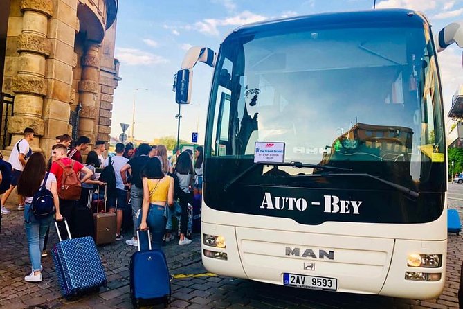 PRAGUE AIRPORT - CITY TRANSFERS in Spanish - Comfortable Cars for Small and Larger Groups
