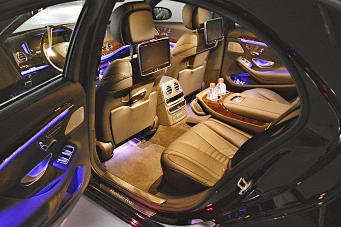 Prague airport luxury transfer by a Mercedes Benz S class - Your chauffeur and the personal touch