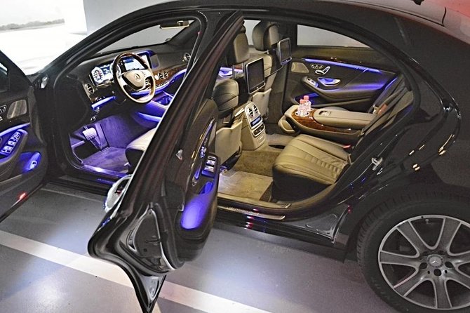 Prague airport luxury transfer by a Mercedes Benz S class - Who gets the best value from $153.78