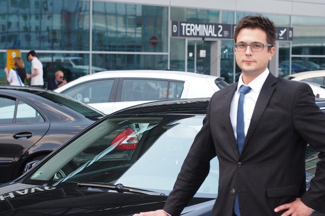 Prague Airport Shared Arrival Transfer - Luggage, group size, and practical limits