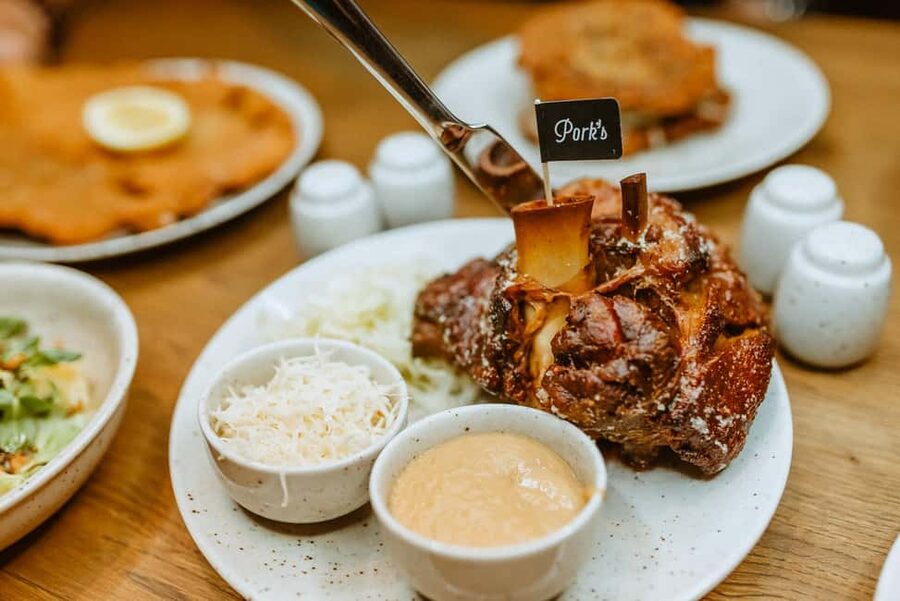 Prague: Award-Winning Old Town Food Tour with Four Drinks - Key points at a glance