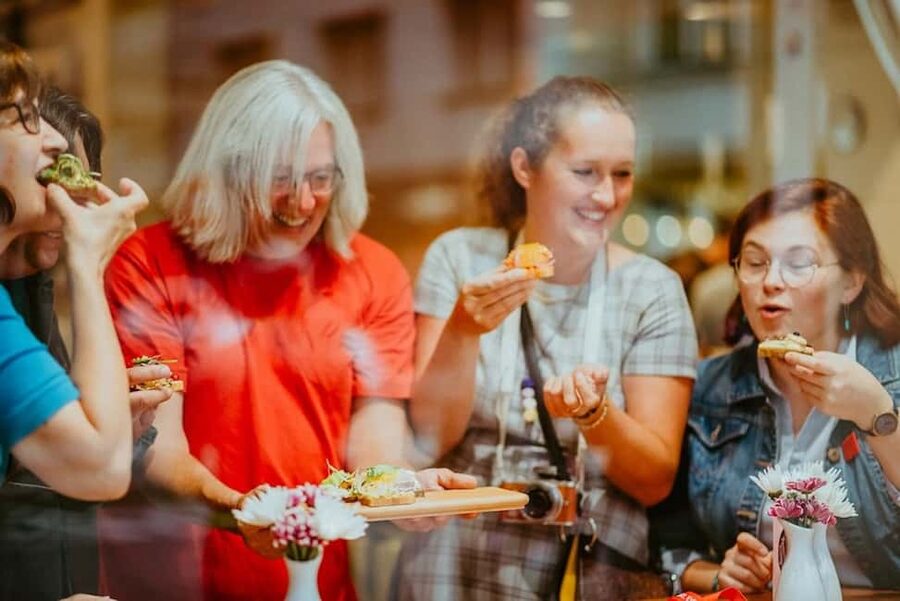 Prague: Award-Winning Old Town Food Tour with Four Drinks - Why this food tour works well in Prague’s Old Town