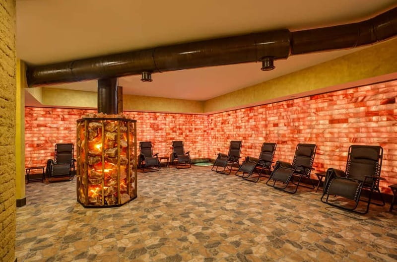 Prague: Beer and Wine Spa Bath with Salt Cave Experience - Drinks, privacy, and the small details