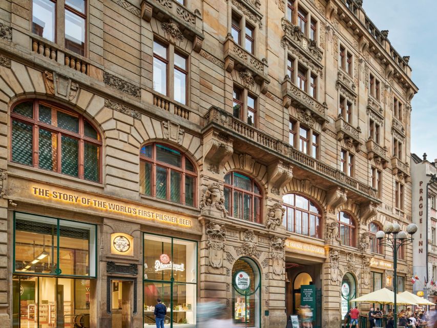 Prague: Beer Pouring Class at Pilsner Urquell Experience - Learning Hladinka, Šnyt, and Mlíko