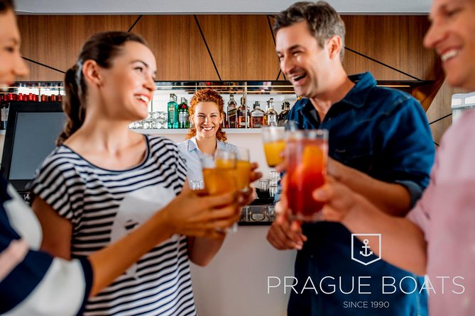 Prague Boats 3-hour Dinner Cruise - Dinner is filling, but buffet timing matters