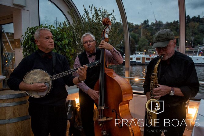 Prague Boats 3-hour Dinner Cruise - Seating, windows, and weather