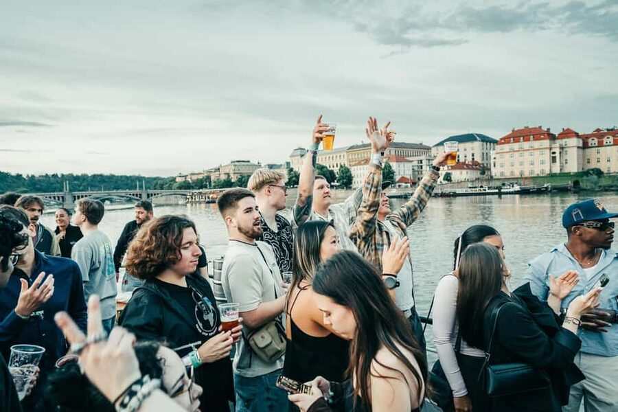 Prague: Booze Cruise with Open Bar and Duplex Entry - What the two-hour open bar includes