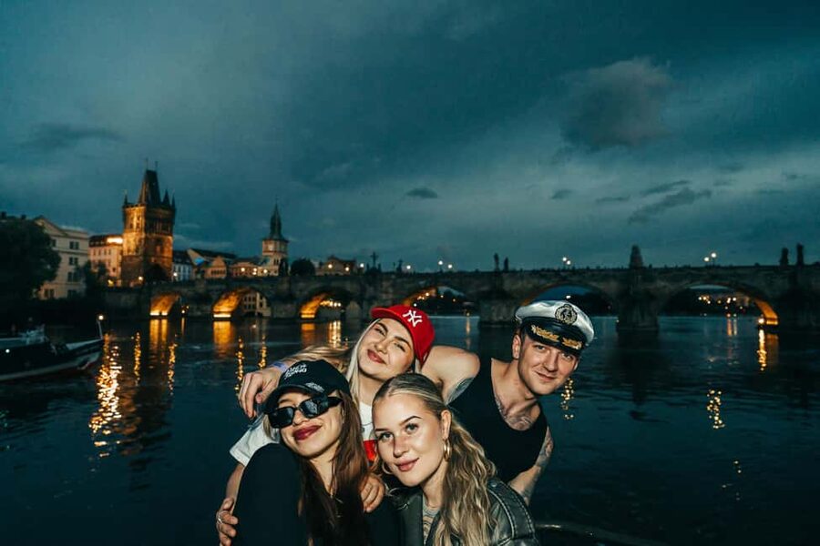 Prague: Booze Cruise with Open Bar and Duplex Entry - Who should book this party cruise?