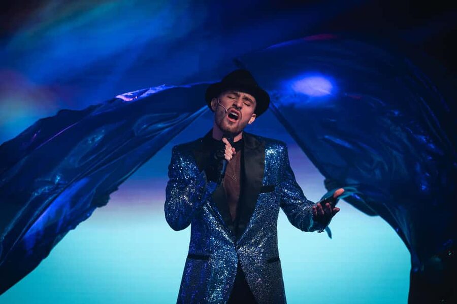 Prague:Breathtaking Cabaret Show with 4-Course Dinner Option - The four-course menu and dietary choices