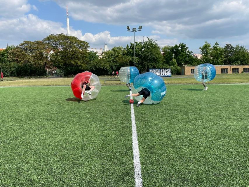 Prague: Bubbles football - Zorb Football in centrum - Finding the field and getting changed