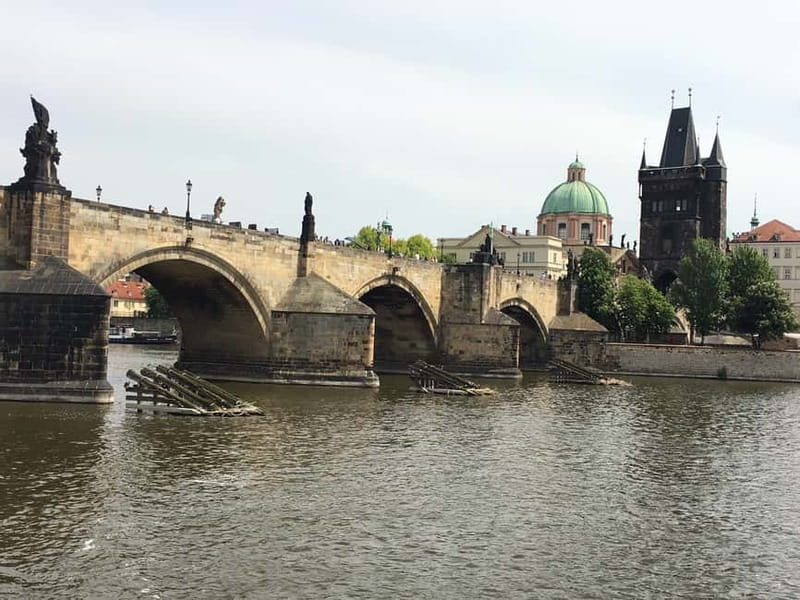Prague: Bus and Boat Tour - Walking around Prague Castle, if you select that option