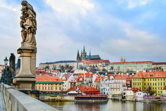Prague: Bus Tour, Walking Tour, River Cruise and Lunch - A fast way to get your Prague bearings