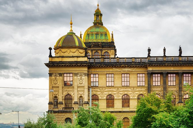 Prague: Bus Tour, Walking Tour, River Cruise and Lunch - Lunch in Mala Strana