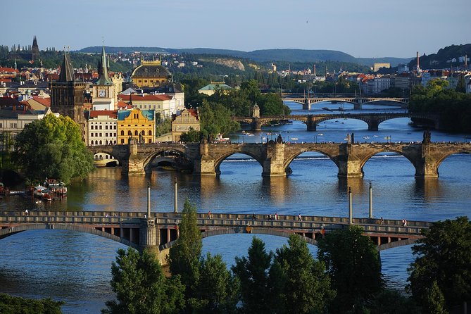 Prague: Bus Tour, Walking Tour, River Cruise and Lunch - Starting with Prague Castle
