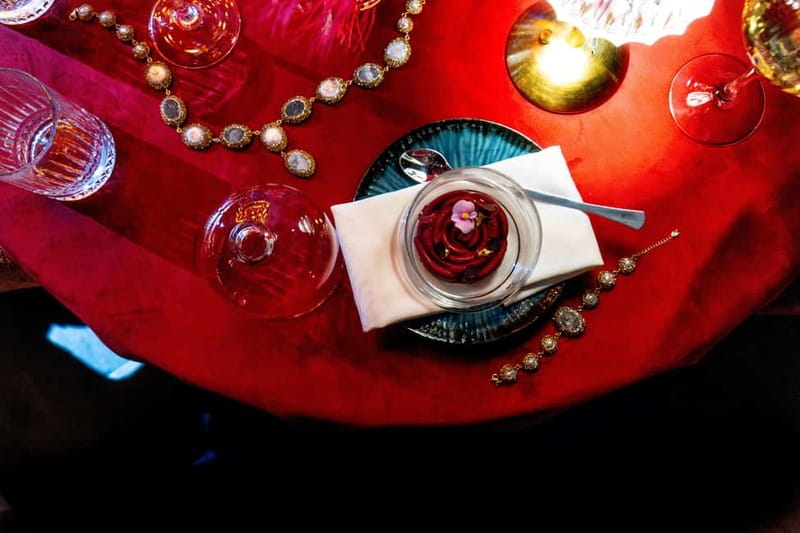 Prague: Cabaret Show at Medusa - Nightlife Prague - Why the central Prague setting helps