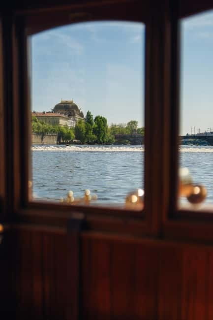 Prague: Canal Cruise Around Charles Bridge - Audio commentary and the role of the captain