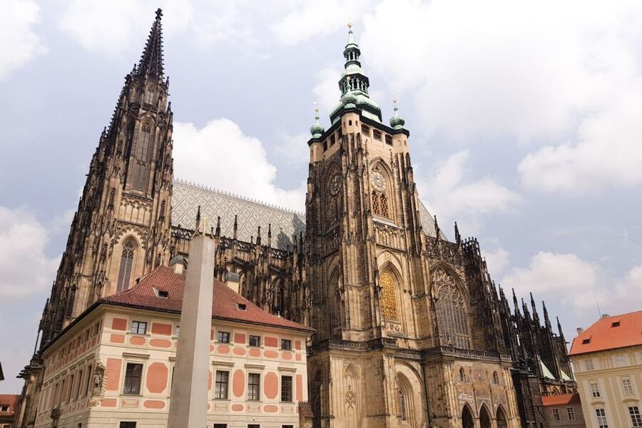 Prague Castle: Admission Ticket With Transfer And Audioguide - What the two-day validity really adds