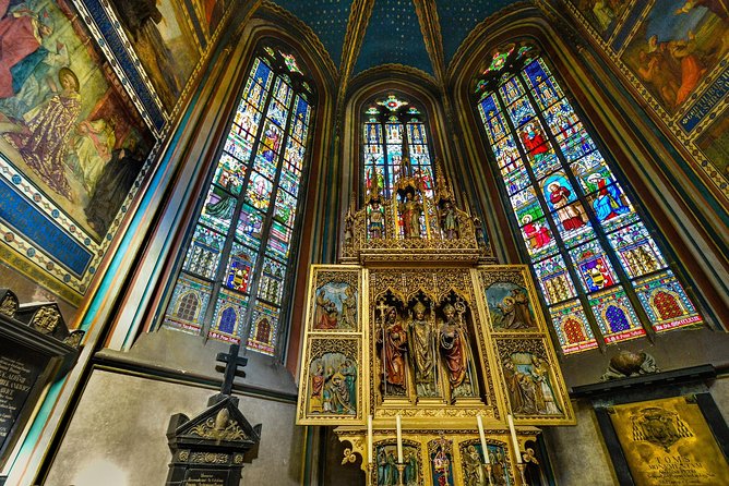 Prague Castle and Lobkowicz Palace entrance tickets - St. Vitus Cathedral and the castle highlights