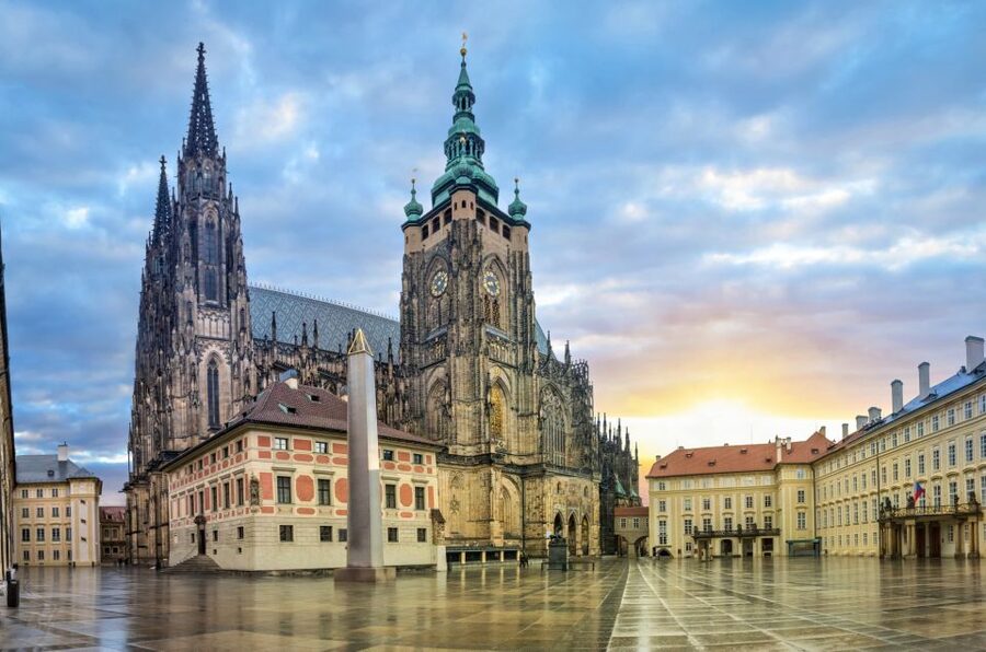 Prague Castle and St. Vitus Cathedral Private Walking Tour - What the private guide changes