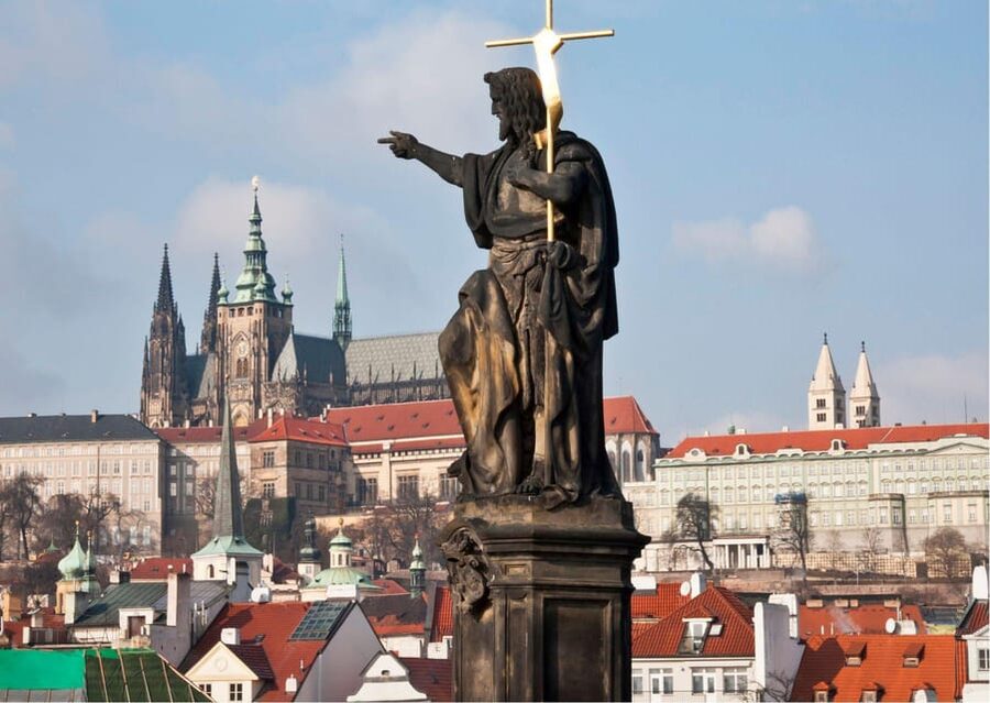 Prague: Castle Circuit Entry Tickets with Audio Guide - Allow enough time for a large castle complex