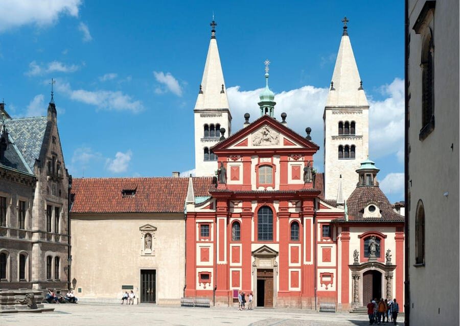 Prague: Castle Circuit Entry Tickets with Audio Guide - Who should book this castle circuit?