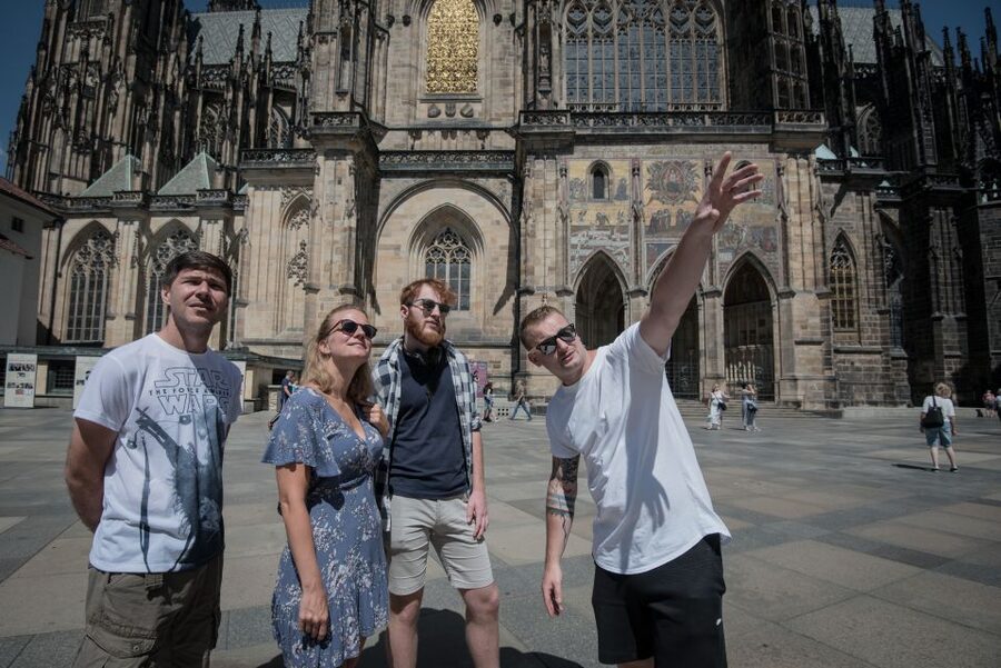Prague: Castle Grounds & Highlights Walking Tour small-group - Why this two-hour format works