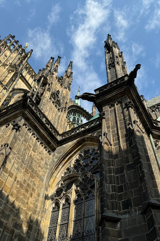 Prague Castle Interiors & Changing of the Guard-Small group - St. Vitus Cathedral and St. Wenceslas Chapel