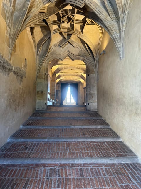 Prague Castle Interiors & Changing of the Guard-Small group - Golden Lane, Prague’s narrow passage