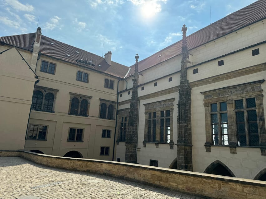 Prague Castle Interiors & Changing of the Guard-Small group - What the small group changes
