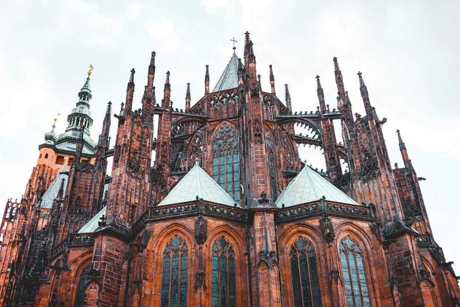 Prague Castle St. Vitus Cathedral, Royal Palace, St. George's Basilica - Why Prague Castle works best with a guide