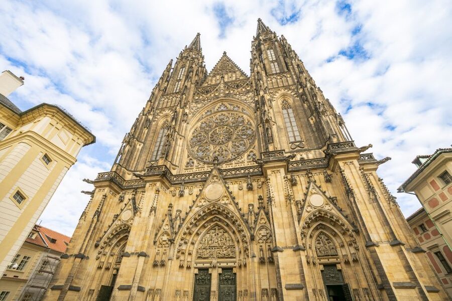 Prague: Castle Tour with Local Guide and Entry Ticket - Why the guide matters at Prague Castle