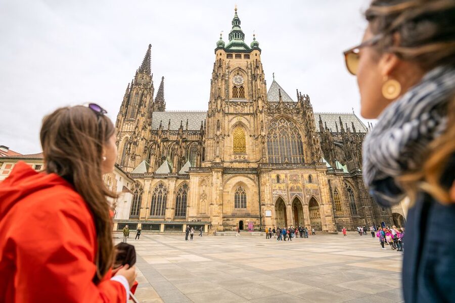 Prague: Castle Tour with Local Guide and Entry Ticket - Group size, private tours, and the pace