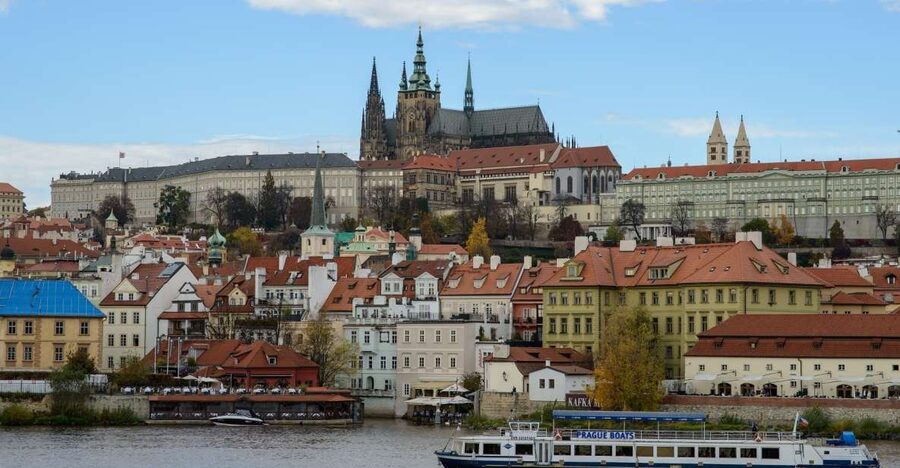 Prague Castle Tour With Tickets - Starting at the hilltop castle entrance