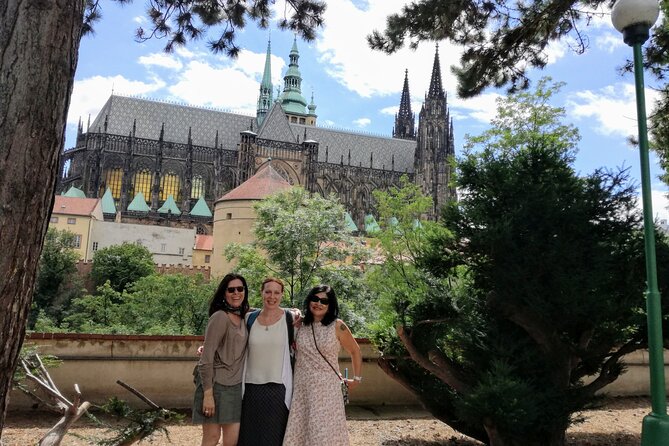 Prague Castle Walking Tour - Crowds, pace, and hearing the guide