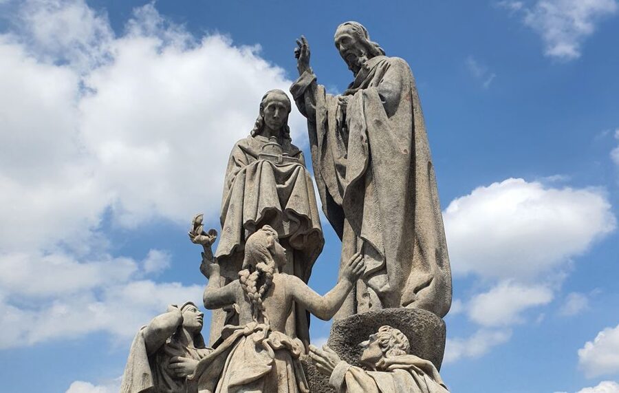 Prague: Charles Bridge Audio Guide with Tower Entry Ticket - What the audio format does well