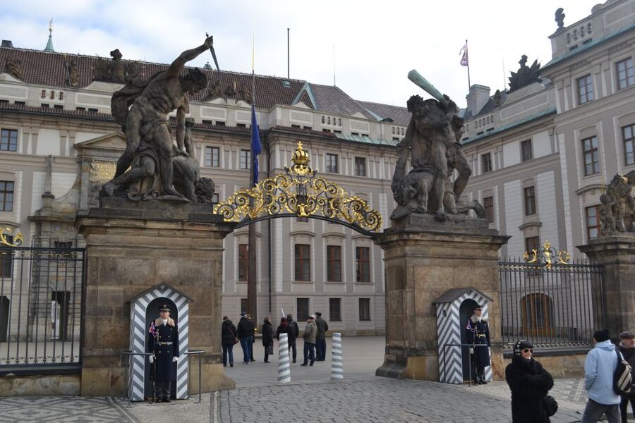 Prague City: 1-Hour Orientation Tour by Bus - Timing, comfort, and the no-stop format