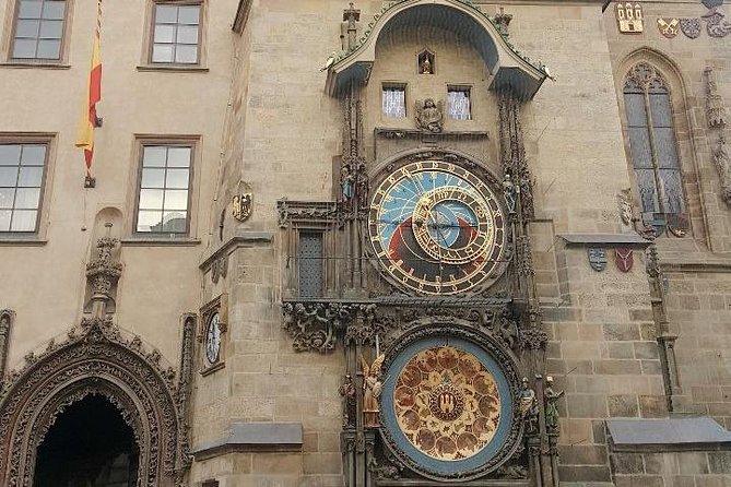 Prague City Sightseeing Tour - Vysehrad and the city’s wider shape