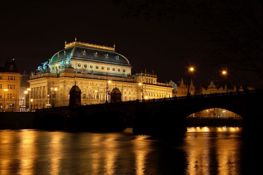 Prague: City Tour and Dinner Cruise with Hotel Pickup - Key points to know before booking
