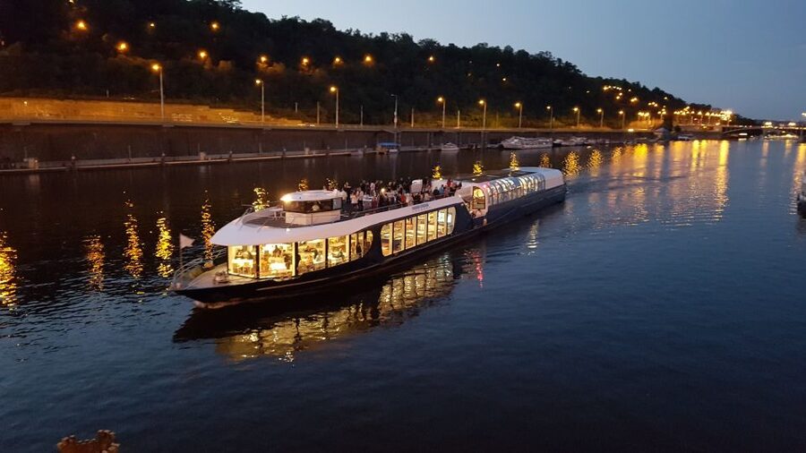 Prague: City Tour and Dinner Cruise with Hotel Pickup - The minibus route through Prague’s historic center