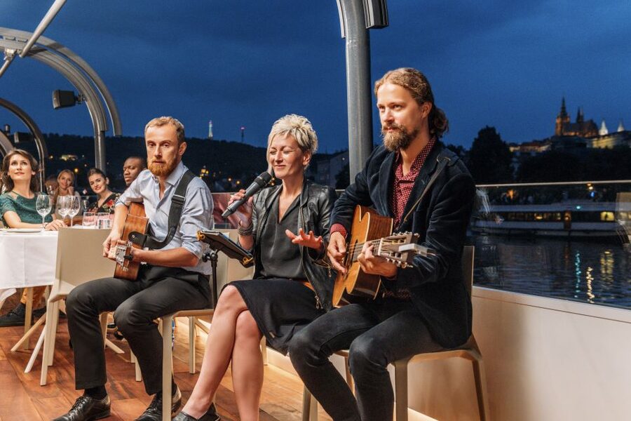 Prague: City Tour and Dinner Cruise with Hotel Pickup - Live music and the mood of the evening