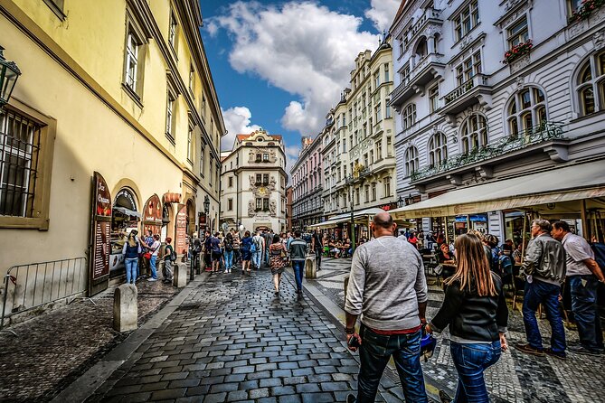 Prague DeLuxe Tour: Views, Hidden Gems, Tastings & River Cruise - Old Town treats and a famous bridge