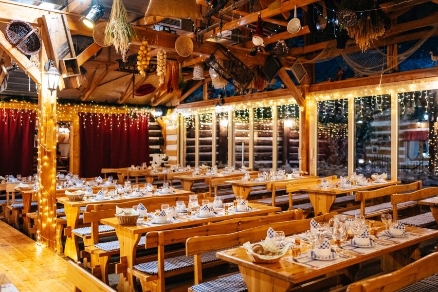 Prague: Dinner with Folk Show and Open Bar - Key points to know before booking