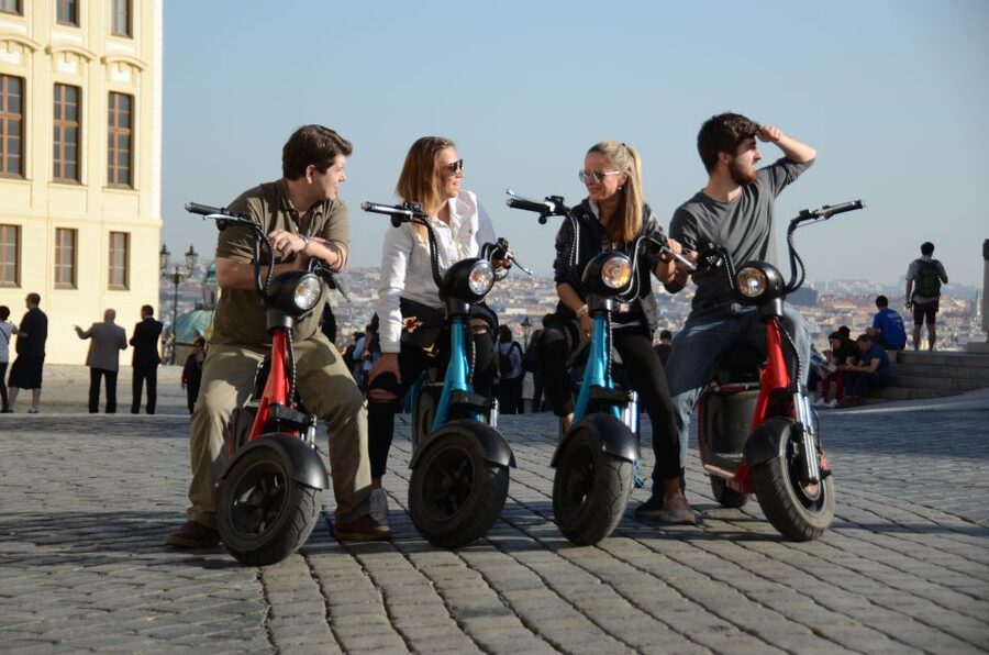 Prague: E-Bike/E-Scooter Viewpoint Tour - A pause at Prague Castle