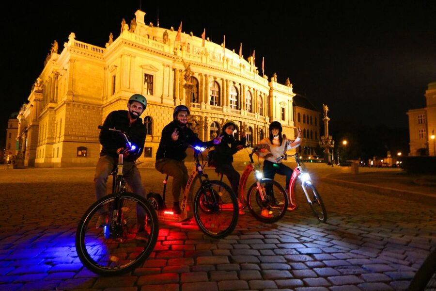 Prague: E-Bike/E-Scooter Viewpoint Tour - E-bike or e-scooter: which suits you?