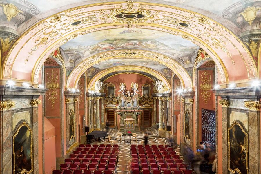 Prague: Entry Ticket Classical Concert at the Mirror Chapel - The 7pm program: piano, opera, and a more varied evening
