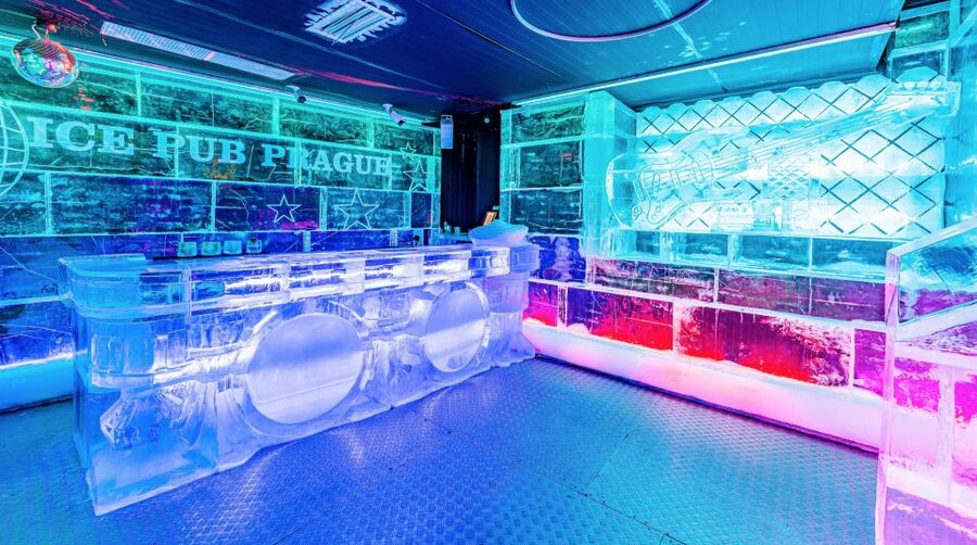 Prague: Entry ticket to Ice Pub Prague with Nightclub Option - How cold is -7°C in practice?