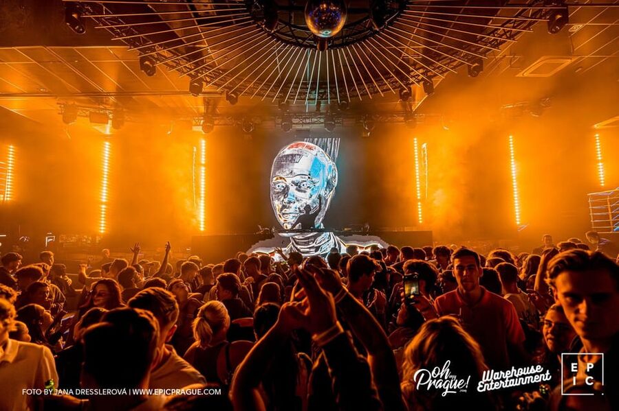 Prague: EPIC Nightclub Entry Ticket - Lights, screens, and the confetti moment
