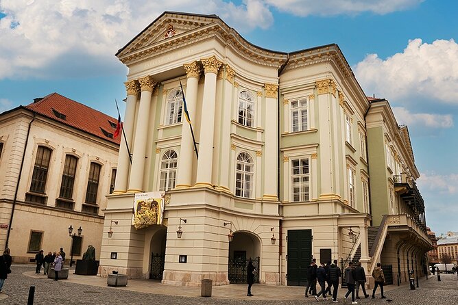 Prague Essential Tour Old Town and Jewish Quarter - Starting beneath the white and green umbrellas
