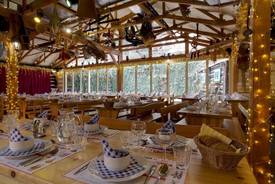 Prague: Evening Folklore Garden Party with Traditional Menu - Key points to know before booking